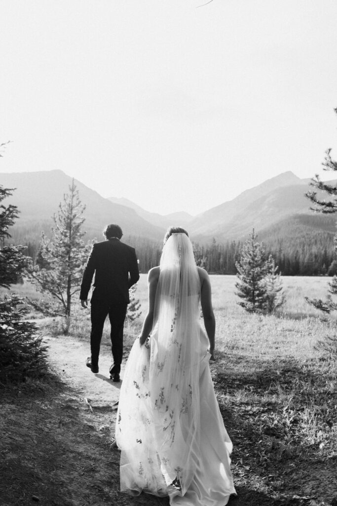 The Roam Photography Retreat micro wedding in Rocky Mountain National Park, Colorado